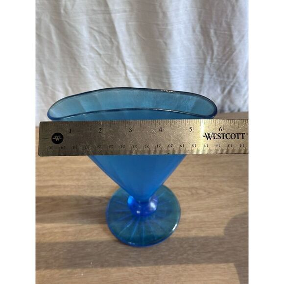 Art Glass, Fan Vase, Turquoise Blue Optic Ribbed Fan - Picture 5 of 7